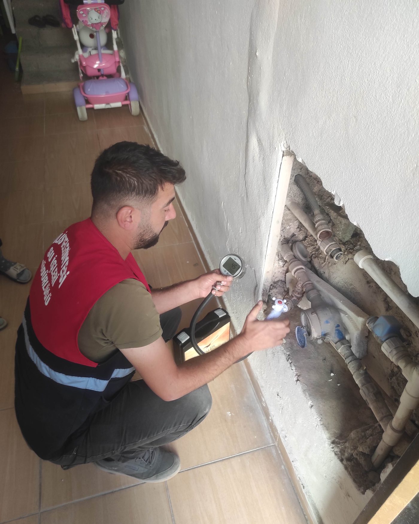Dijital basınç ölçer ve Keller logger ile abone noktası ölçümü
